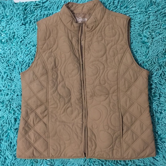 🎀 NWOT quilted vest- khaki color - Picture 3 of 6